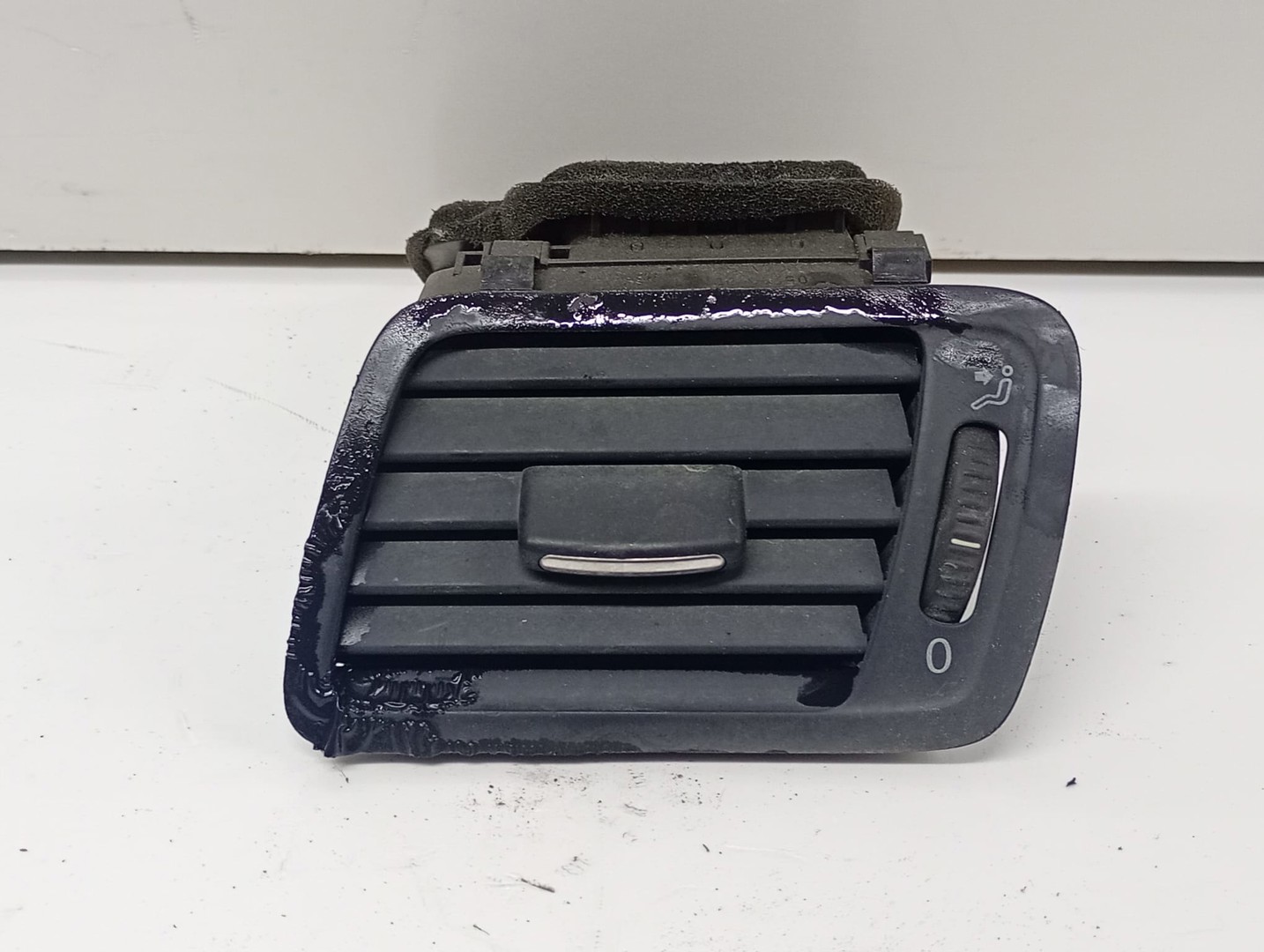Grila ventilatie bord 05703-001 Volkswagen Passat B6 (2005 - 2010)
