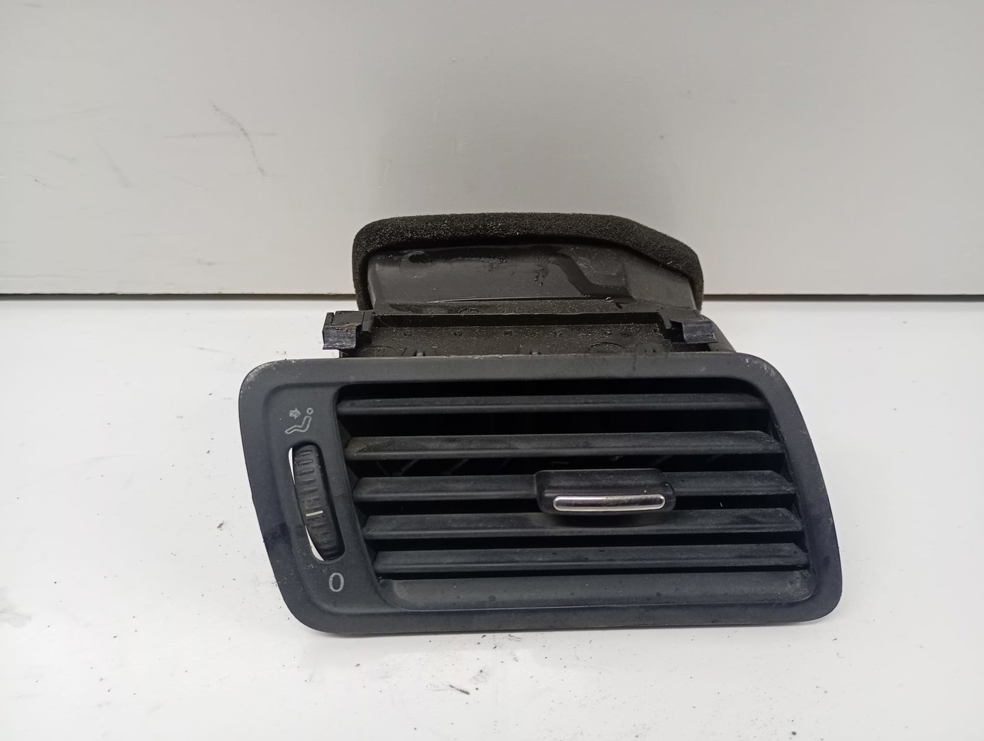 Grila ventilatie 3C1819702E Volkswagen Passat B6 (2005 - 2010)