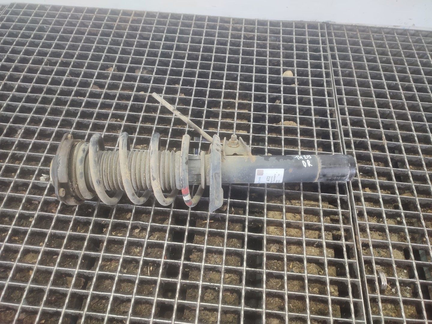 Amortizor cu arc dreapta fata Volkswagen Passat B7 (2010 - 2015)