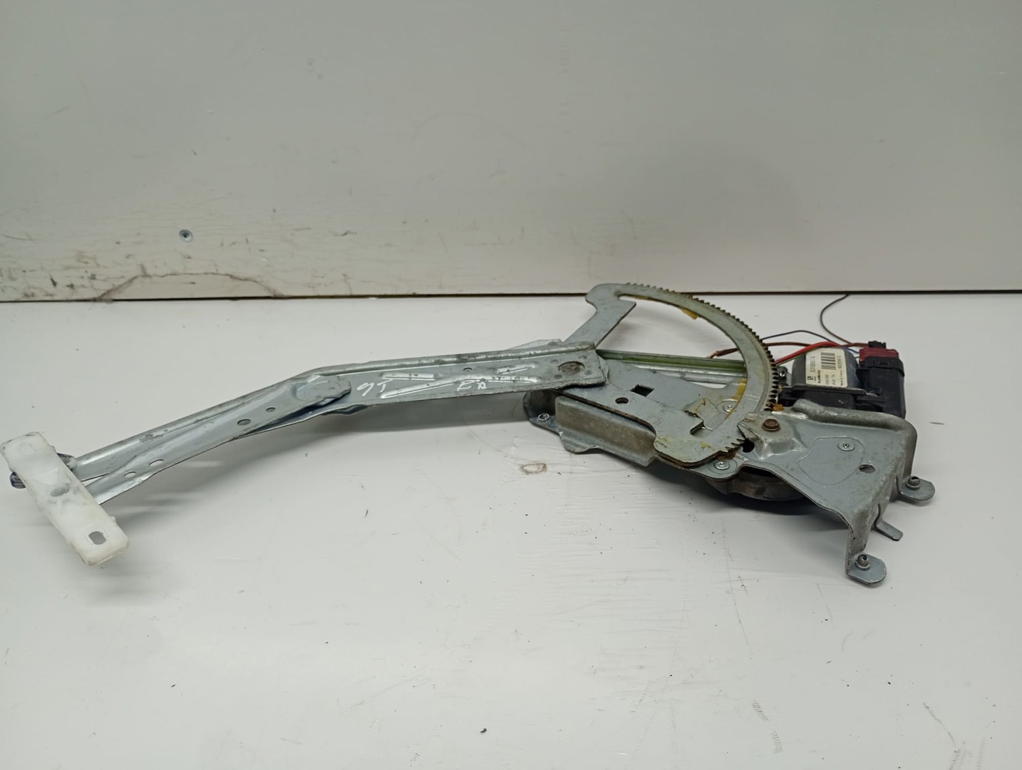 Macara geam stanga fata 93189576 Opel Meriva 1 (facelift) (2004 - 2010)