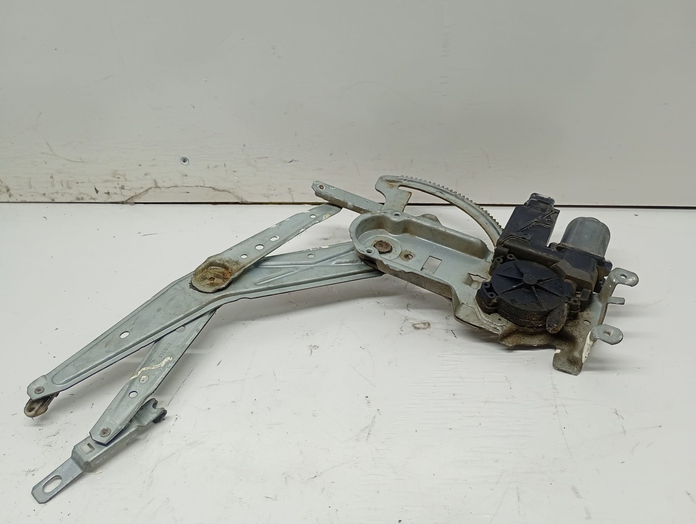 Macara geam stanga fata 93362662 Opel Meriva 1 (facelift) (2004 - 2010)