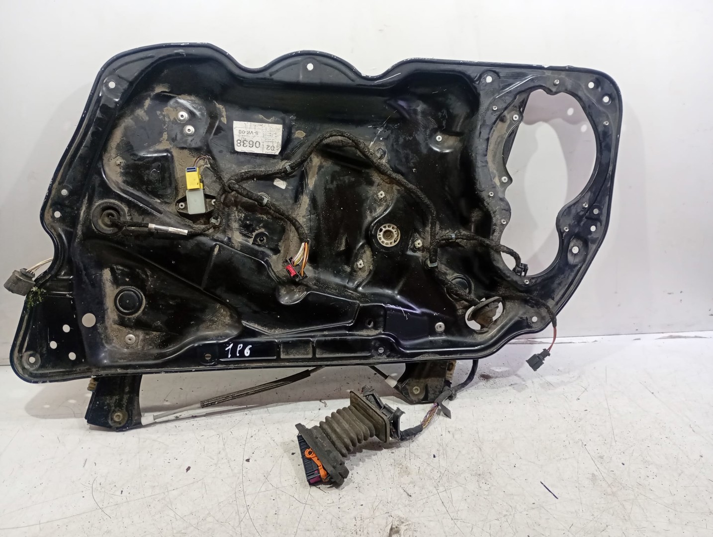 Macara geam dreapta fata 980874101 Volkswagen Passat B6 (2005 - 2010)