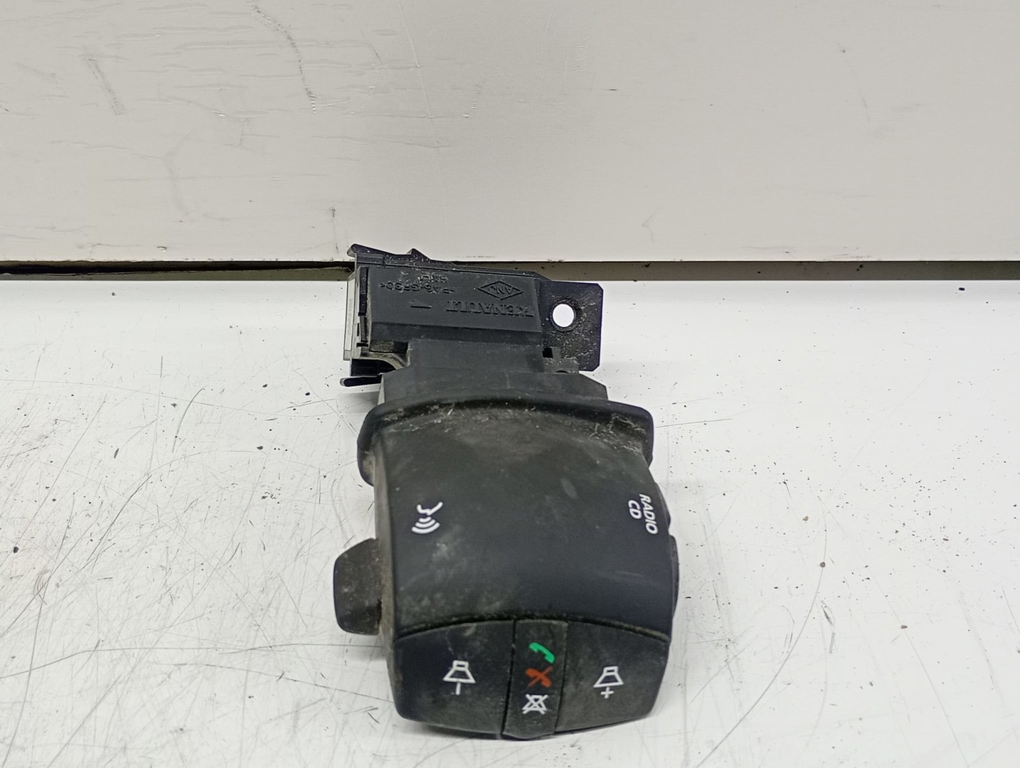 Maneta comanda radio 255520015R Renault Laguna 3 (2007 - 2011)