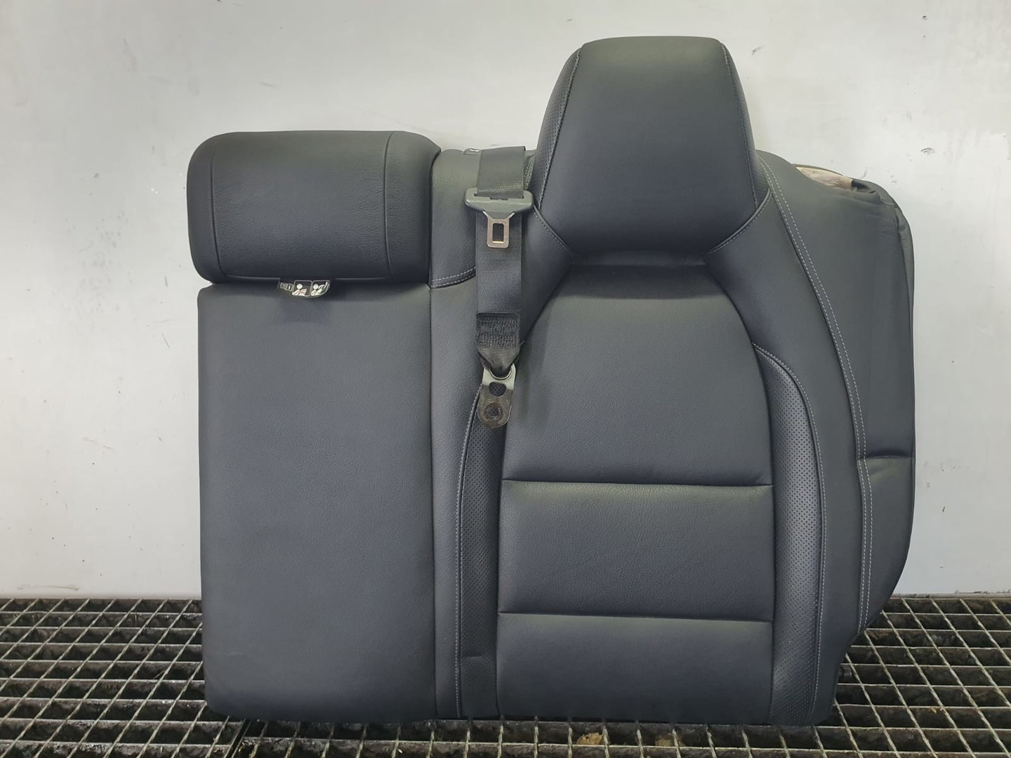 Bancheta spate Cu defect Mercedes Benz GLA-Class X156 (2013 - 2017)