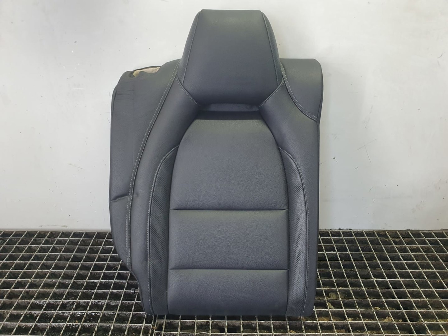 Bancheta spate Cu defect Mercedes Benz GLA-Class X156 (2013 - 2017)