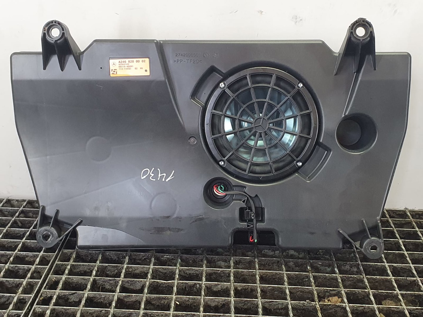 Subwoofer a2468200002 Mercedes Benz GLA-Class X156 (2013 - 2017)