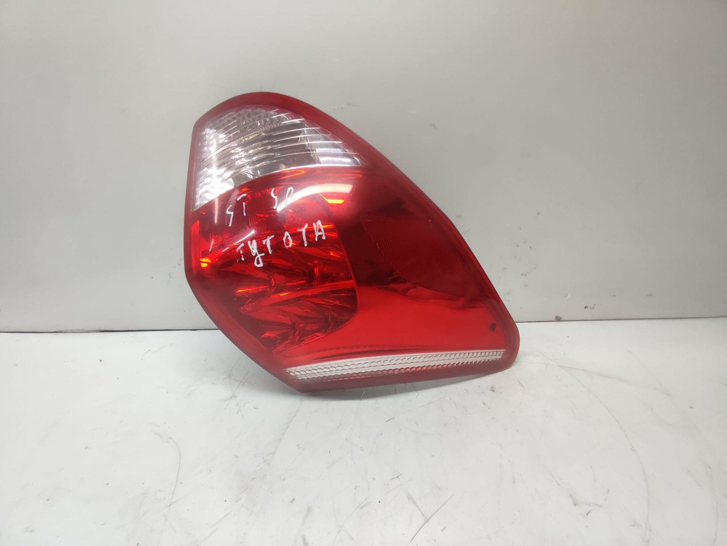 Stop stanga Toyota RAV4 3 (XA30) (2005 - 2010)
