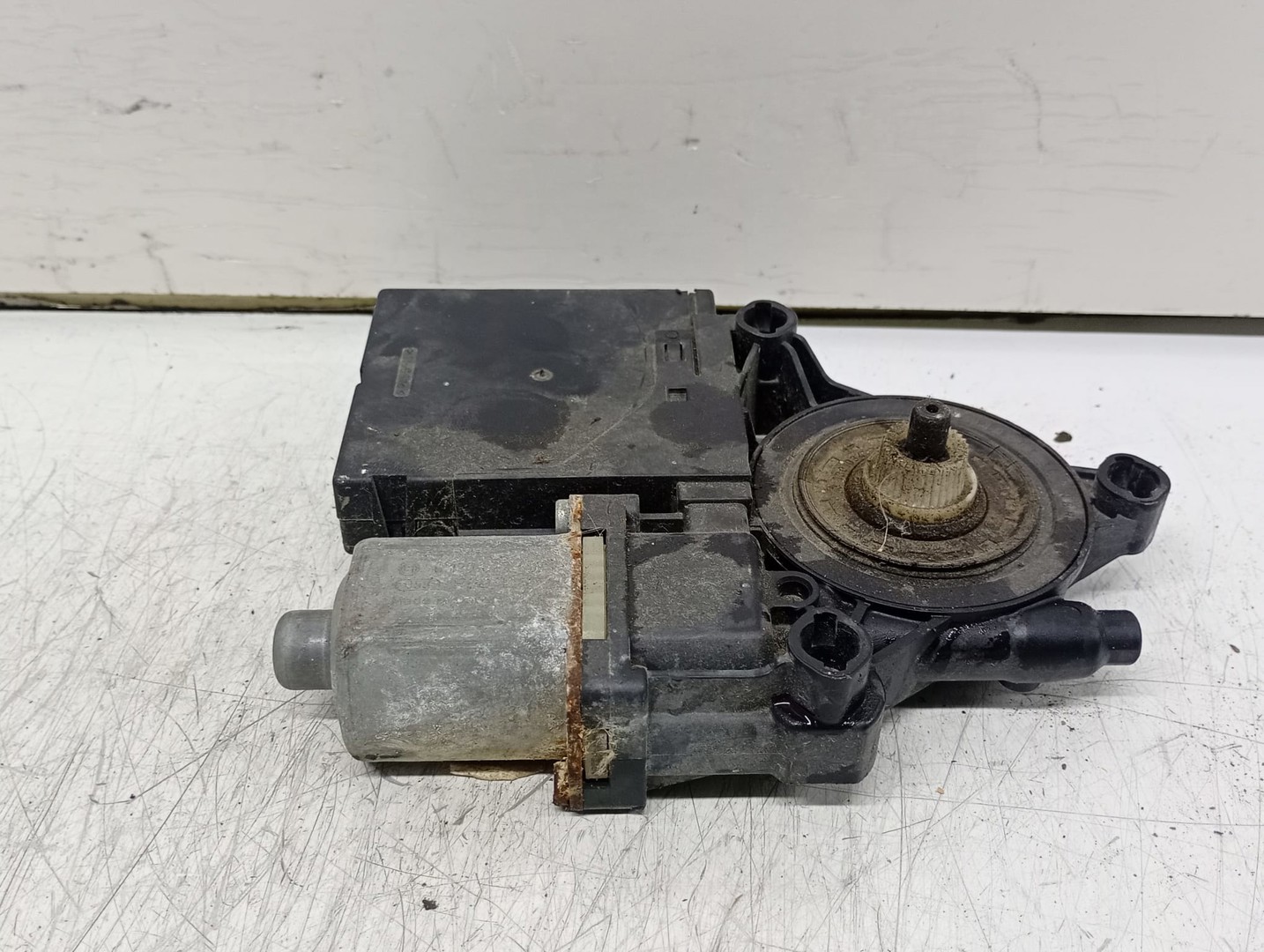 Motoras geam stanga fata 3C0959793C Volkswagen Golf 6 (2008 - 2015)