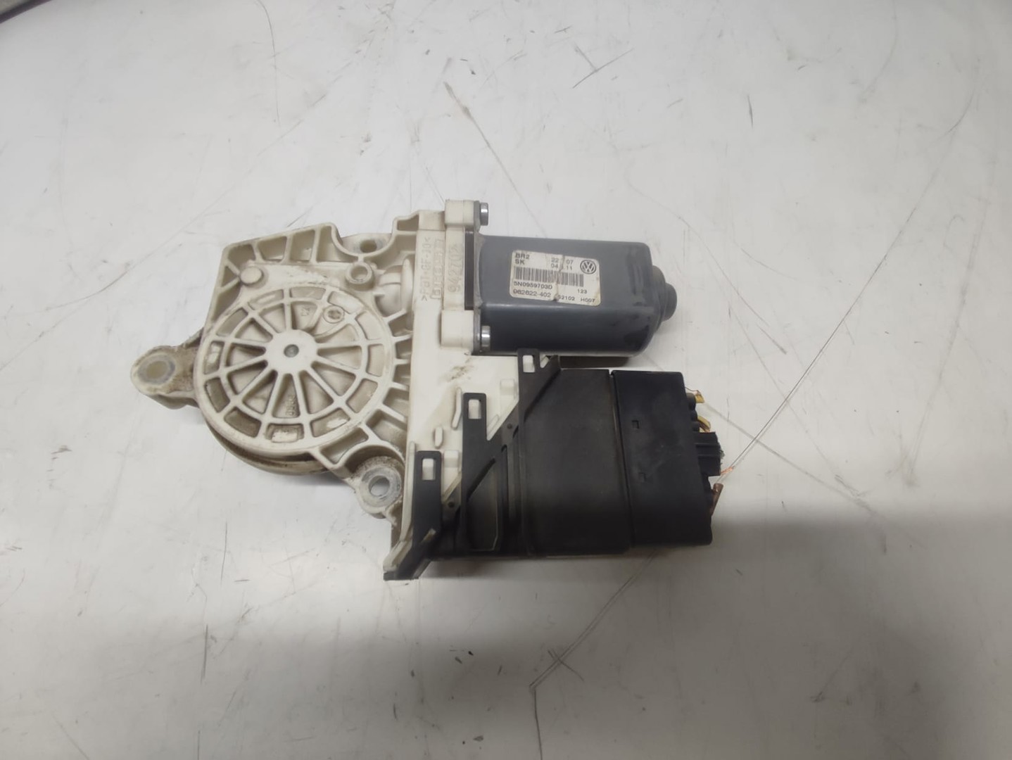 Motoras geam stanga spate 5n0959703d Volkswagen Tiguan 1 (5N) (2007 - 2011)