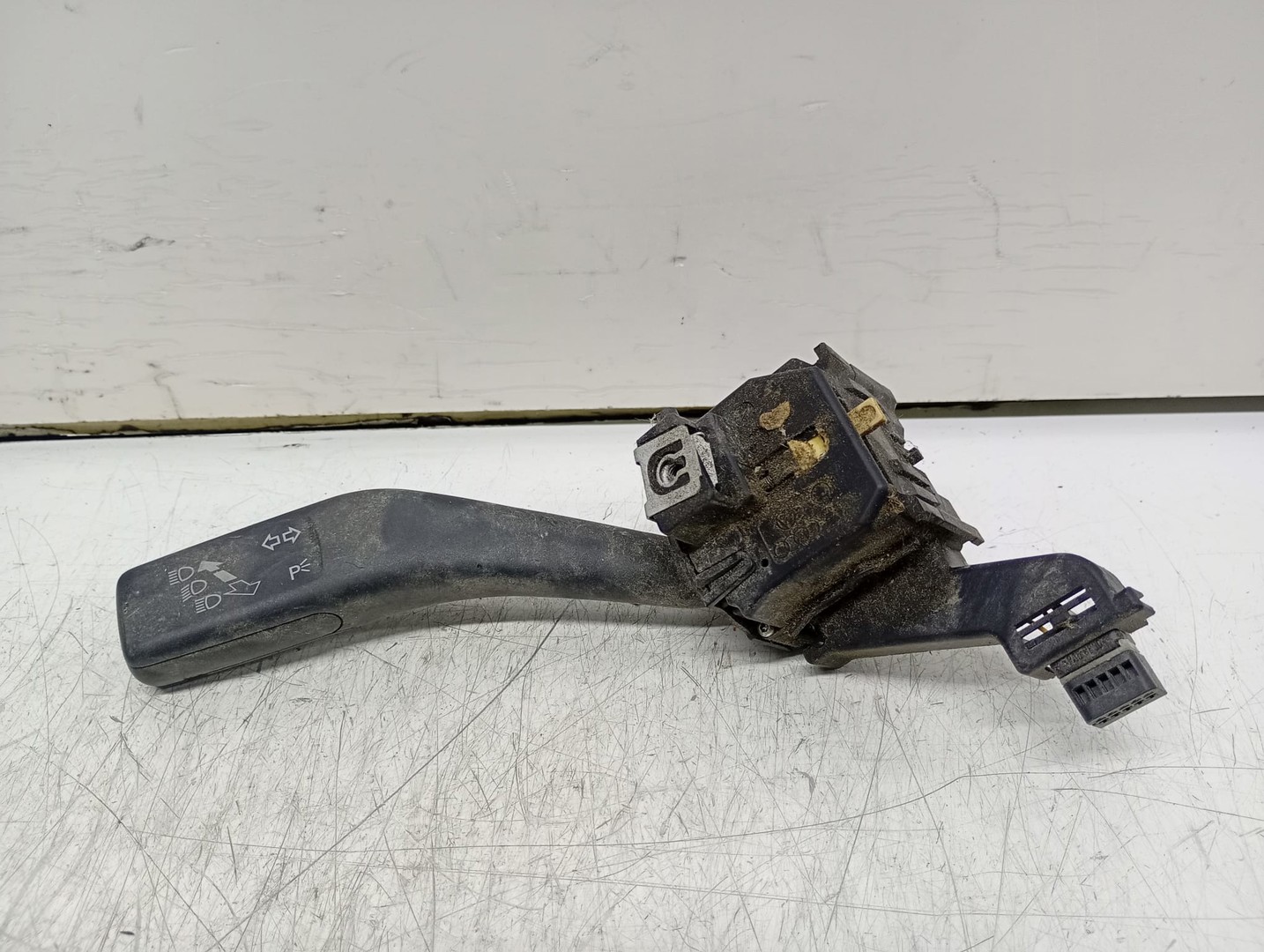 Maneta semnalizare 1k0953513E Volkswagen Golf 6 (2008 - 2015)