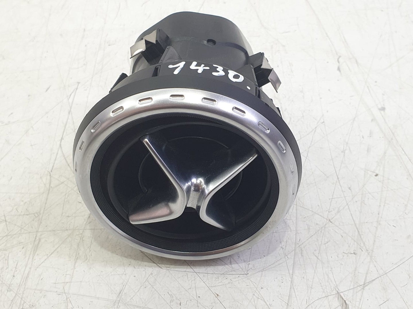 Grila ventilatie bord a1568300054 Mercedes Benz GLA-Class X156 (2013 - 2017)