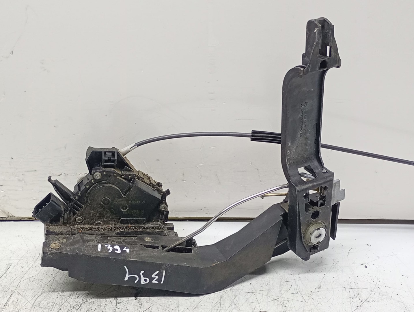 Broasca stanga fata 2s4A-A21813-HA Ford Focus 1 (1999 - 2004)
