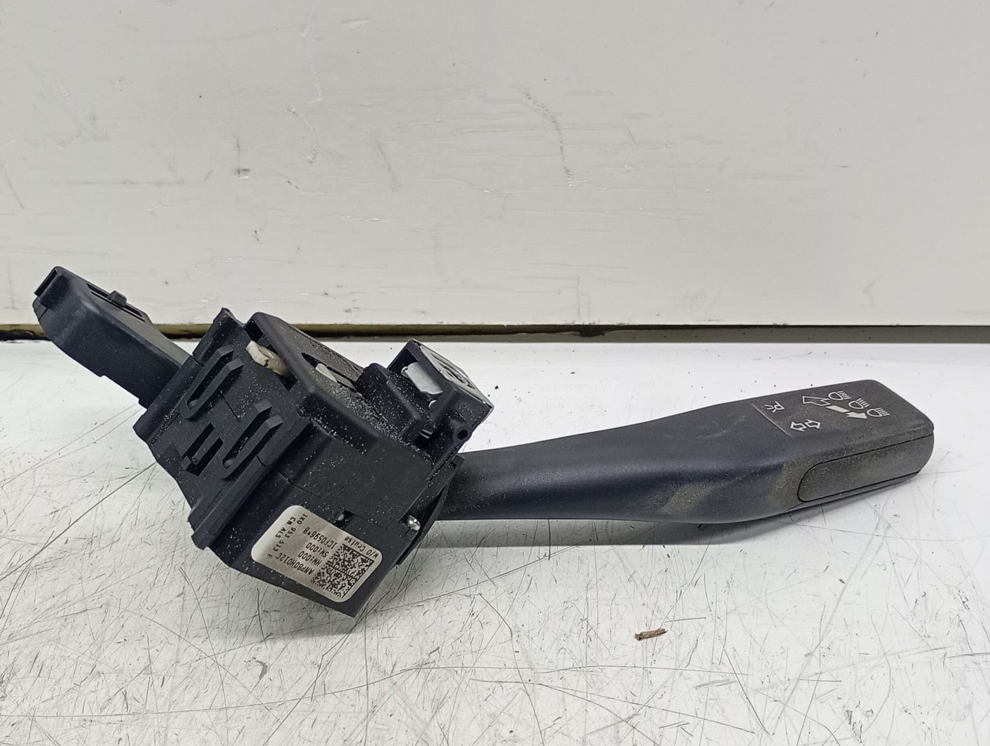 Maneta semnalizare 1k0953513E Volkswagen Golf 5 (2003 - 2009)