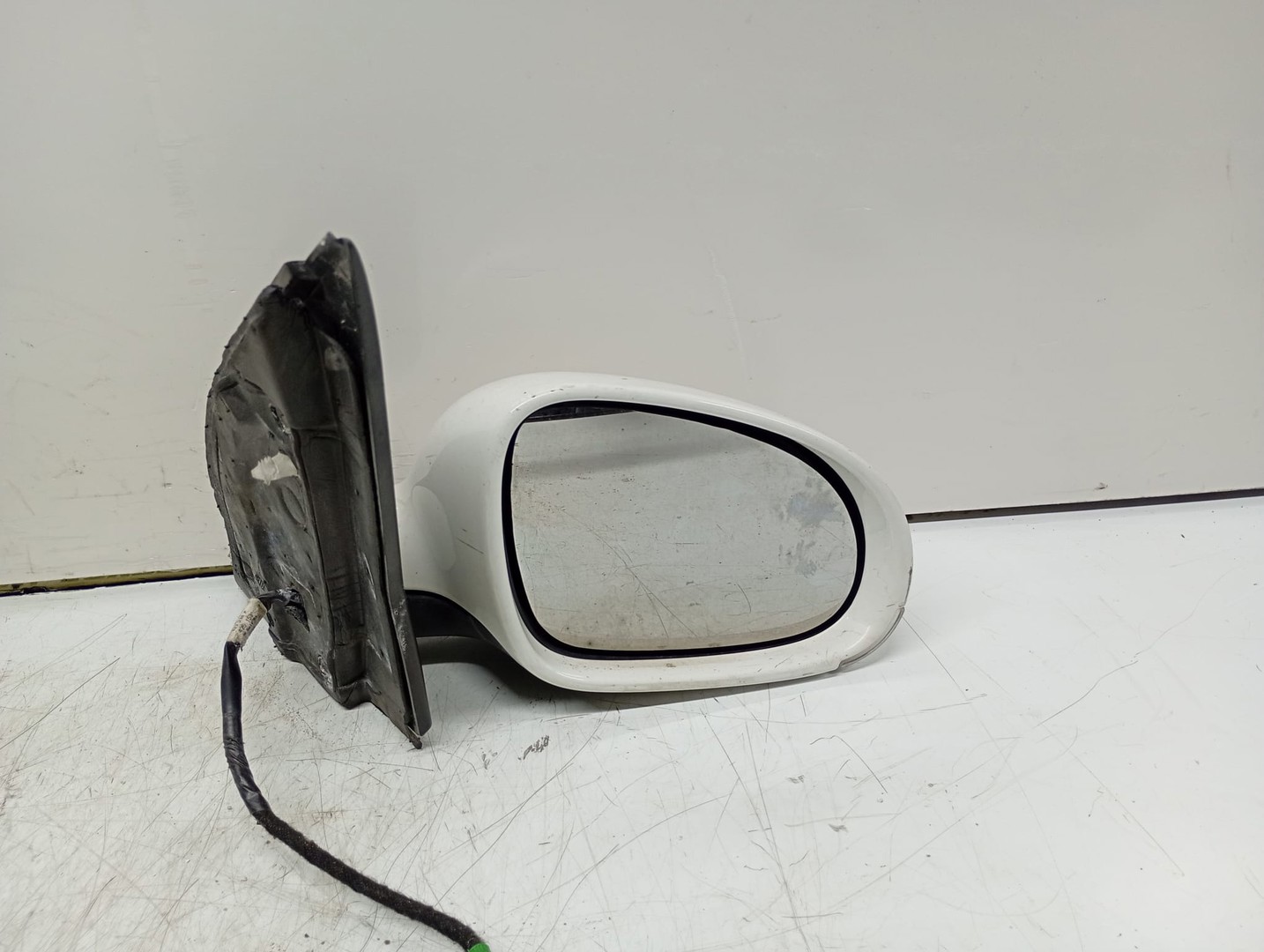 Oglinda dreapta E13010880 Volkswagen Golf 5 (2003 - 2009)
