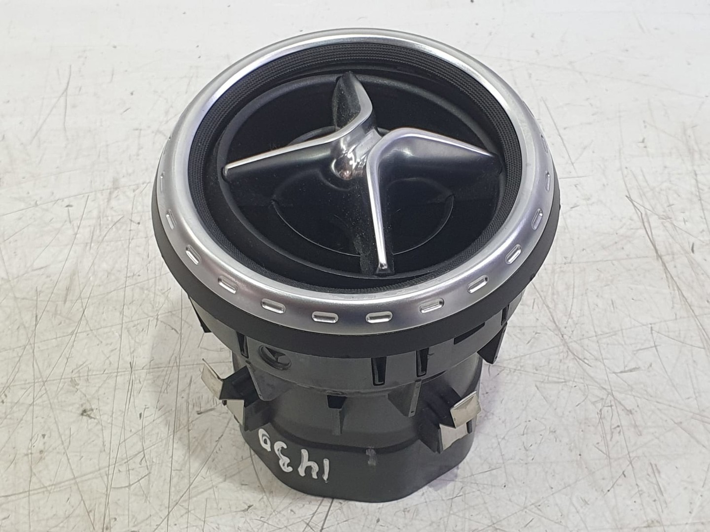 Grila ventilatie bord a1568300054 Mercedes Benz GLA-Class X156 (2013 - 2017)