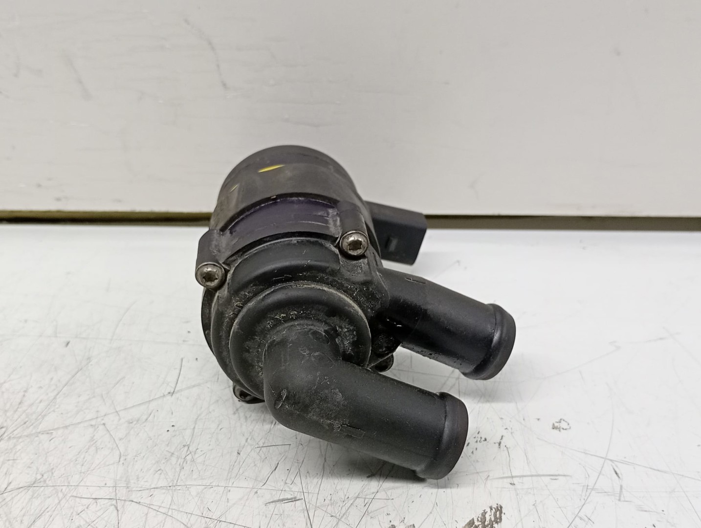 Pompa apa 7P0820409 Porsche Cayenne 958 (2010 - 2014)