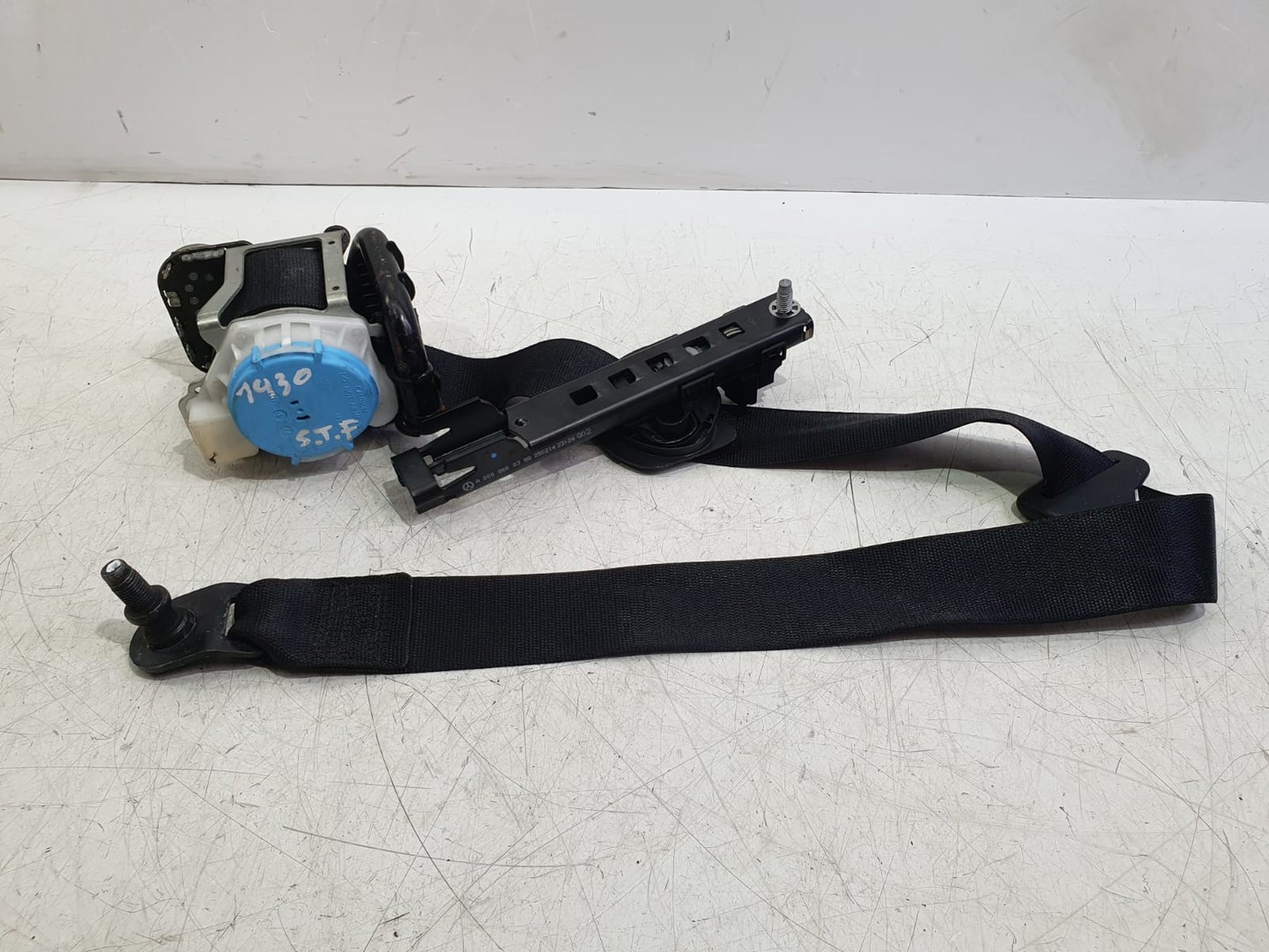 Centura siguranta stanga fata 3071275 Mercedes Benz GLA-Class X156 (2013 - 2017)