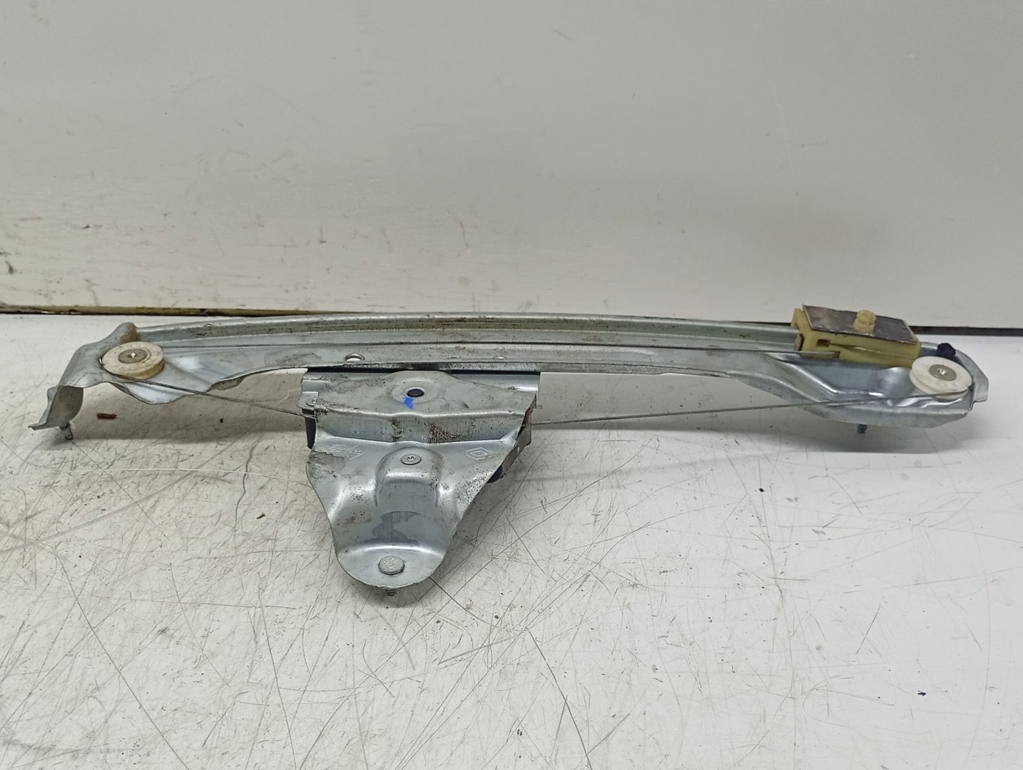 Macara geam dreapta spate 827208597R Dacia Duster 2 (2018 - 2022)