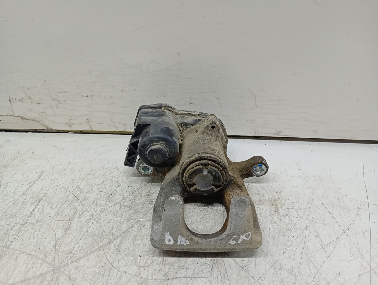 Etrier electric dreapta spate 32353310c Nissan Qashqai 2 J11 (2013 - 2020)