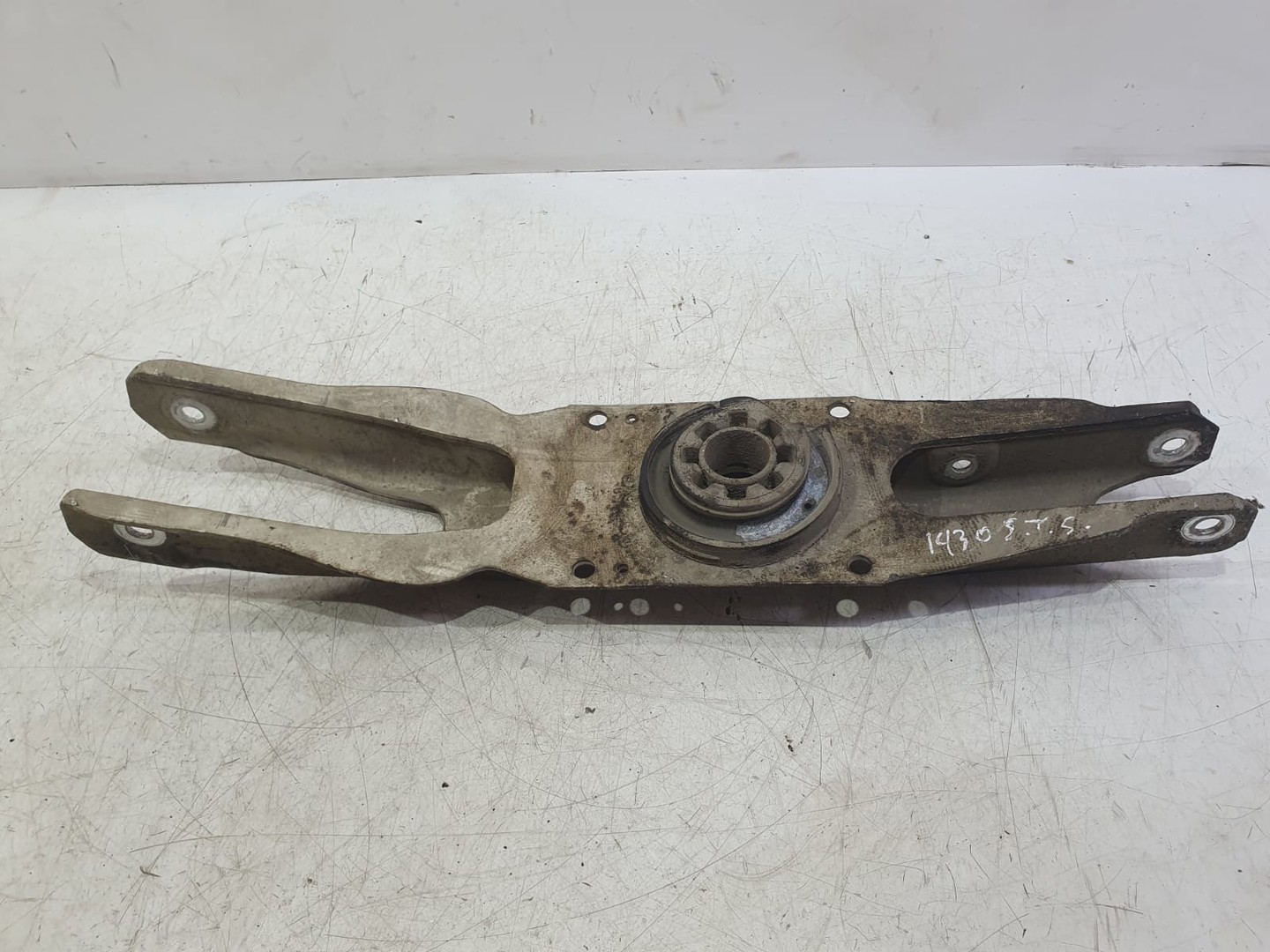 Brat suspensie stanga spate a2463520202 Mercedes Benz GLA-Class X156 (2013 - 2017)