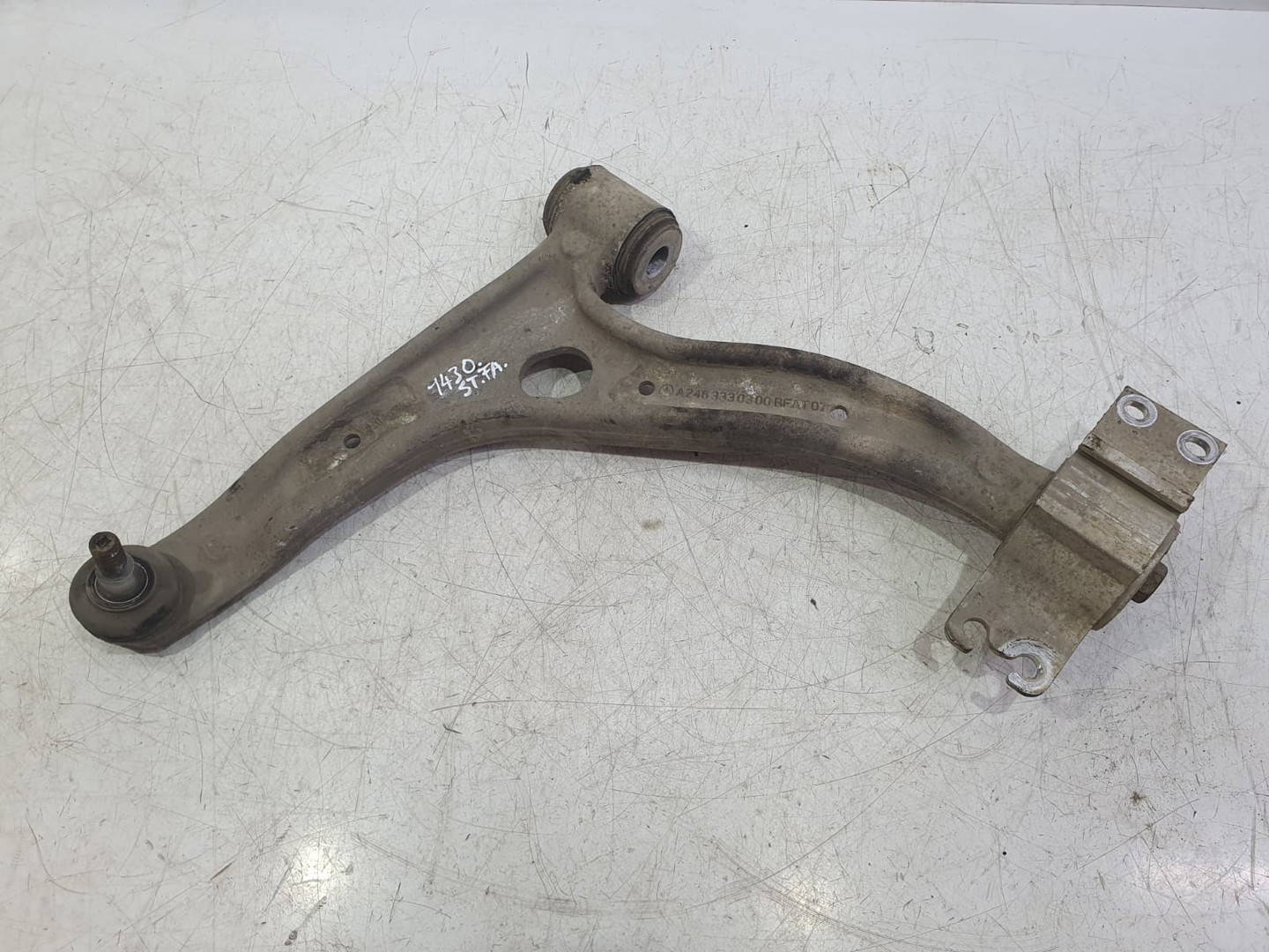 Brat suspensie stanga fata a2463330300 Mercedes Benz GLA-Class X156 (2013 - 2017)