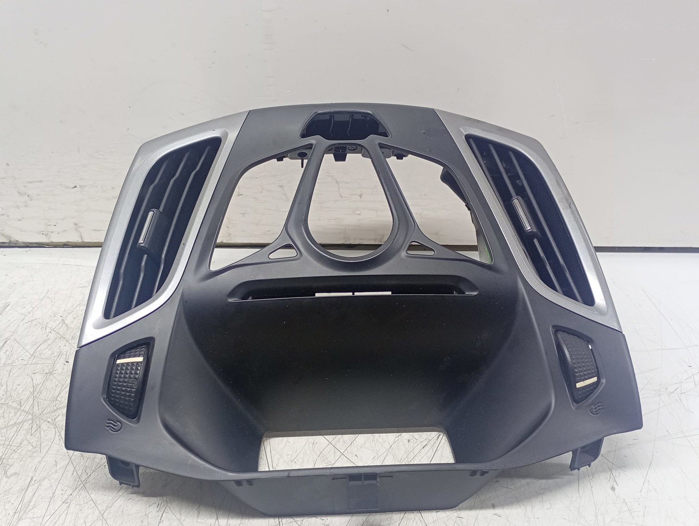 Ornament bord BM51-A014L21Ac Ford Focus 3 (2011 - 2015)