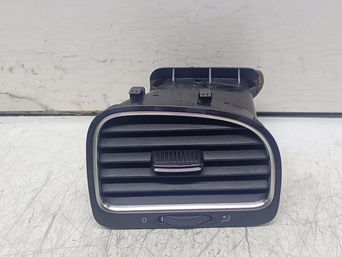 Grila ventilatie 5K0819710 Volkswagen Golf 6 (2008 - 2015)