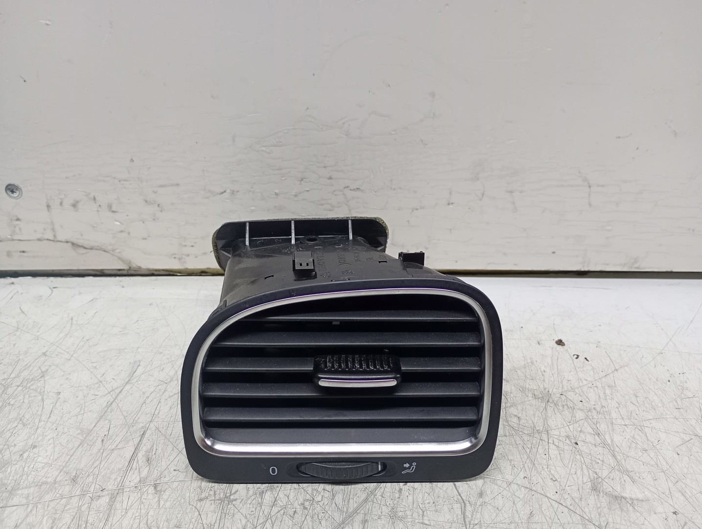 Grila ventilatie 5K0819709 Volkswagen Golf 6 (2008 - 2015)