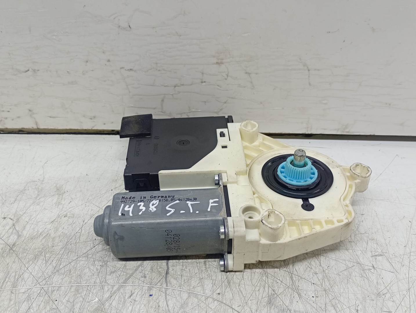 Motoras geam stanga fata 3C1837461L Volkswagen Passat B6 (2005 - 2010)