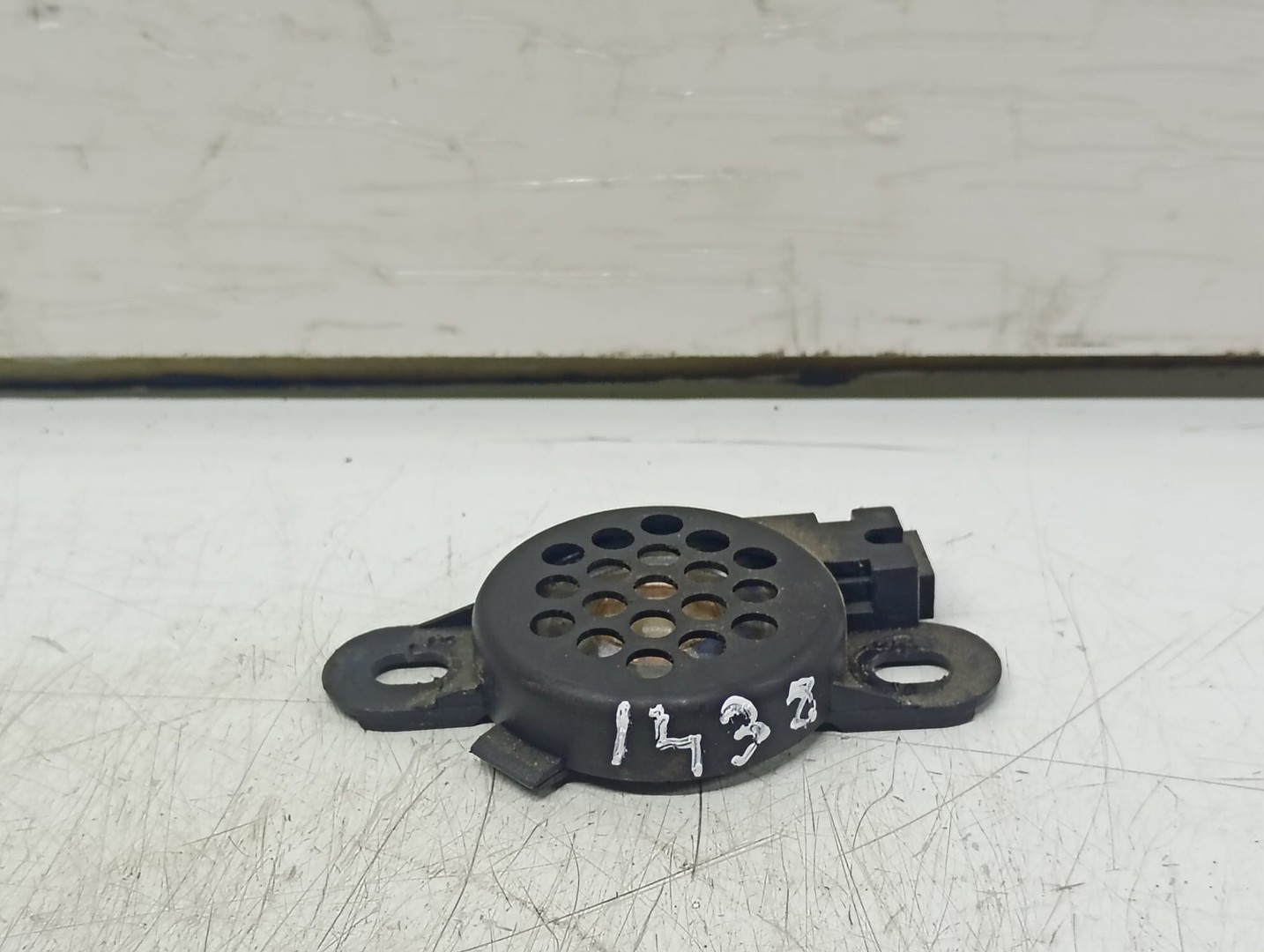 Buzzer senzori parcare 8E0919279 Volkswagen Passat B6 (2005 - 2010)
