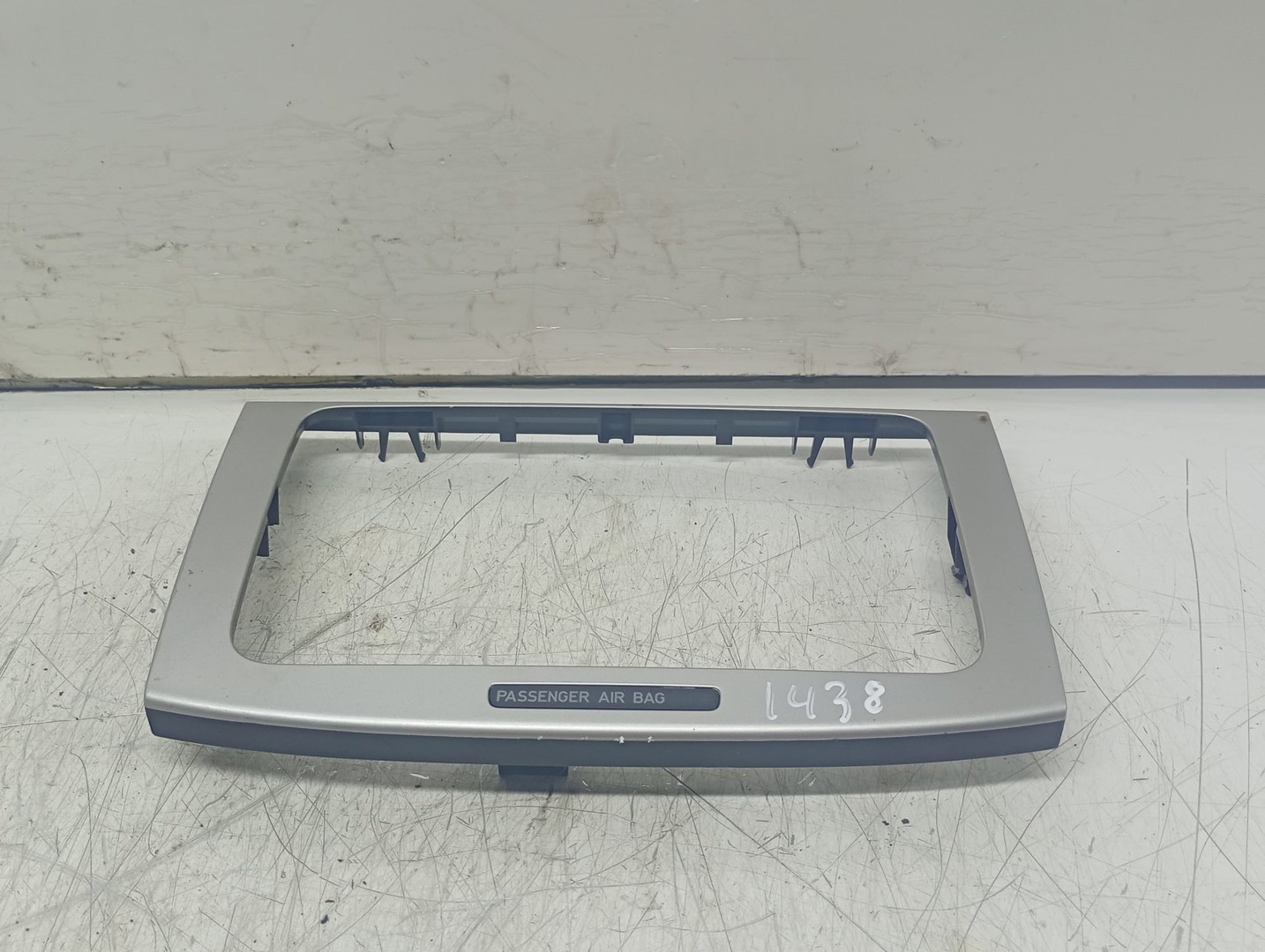 Ornament bord 3C0858069AE Volkswagen Passat B6 (2005 - 2010)