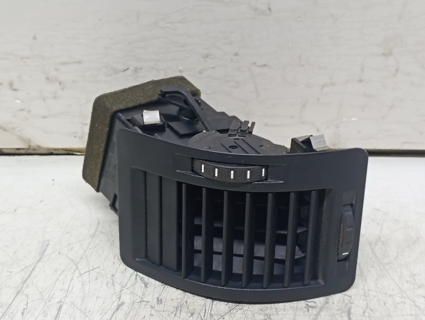 Grila ventilatie 1Z0819701 Skoda Octavia 2 (facelift) (2008 - 2013)