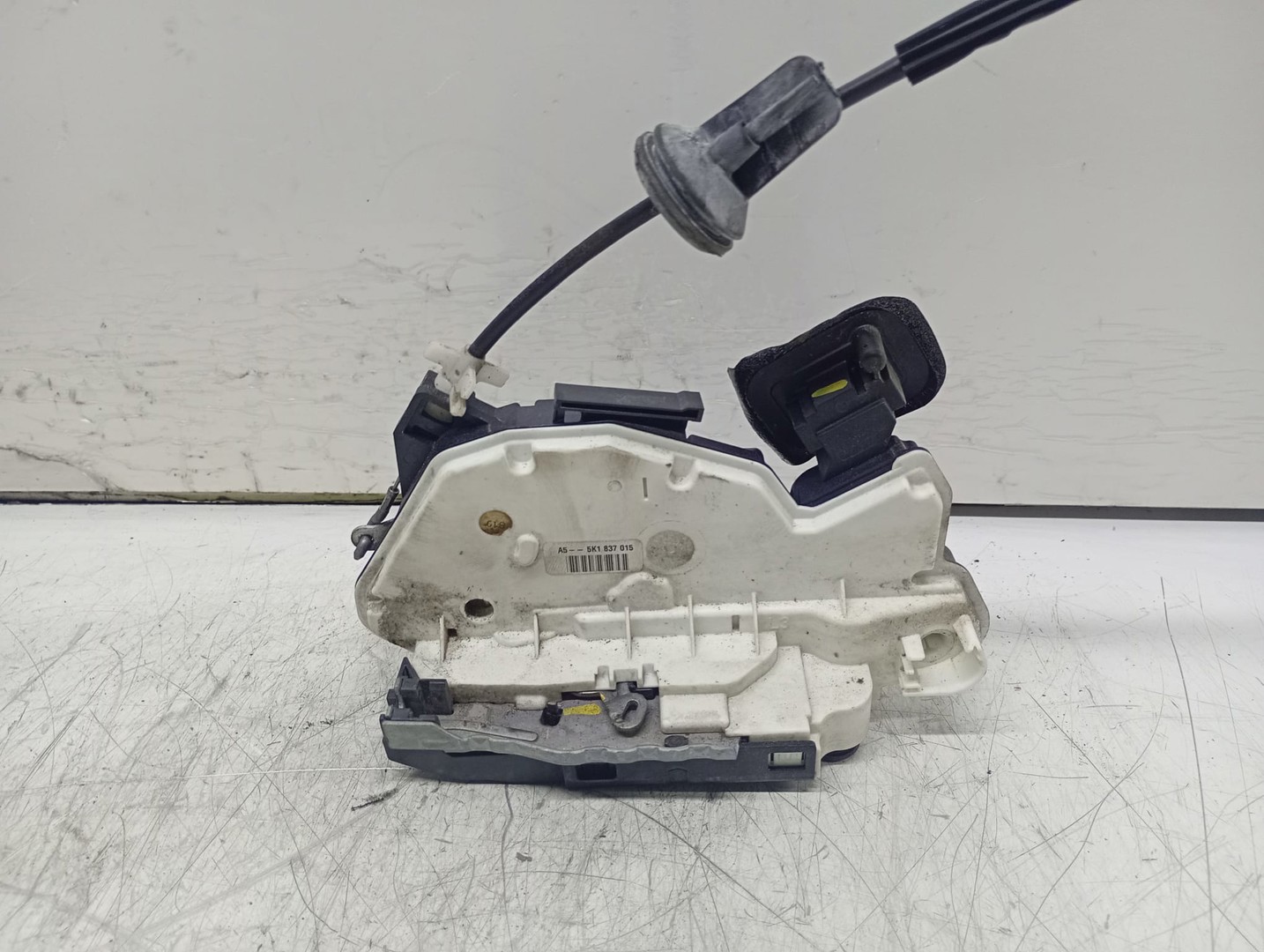 Broasca stanga fata 5K1837015 Volkswagen Golf 6 (2008 - 2015)