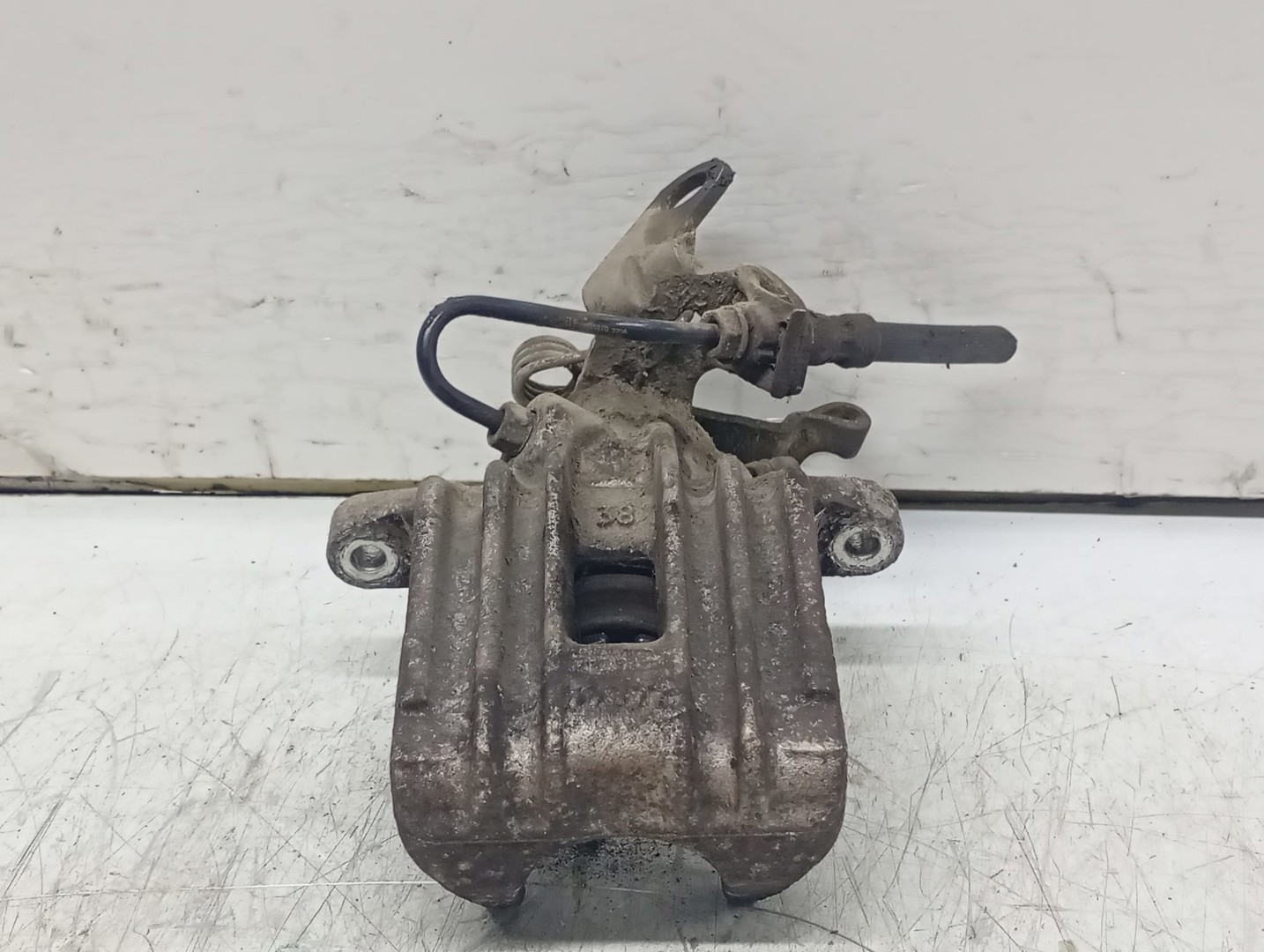 Etrier stanga spate Volkswagen Golf 6 (2008 - 2015)