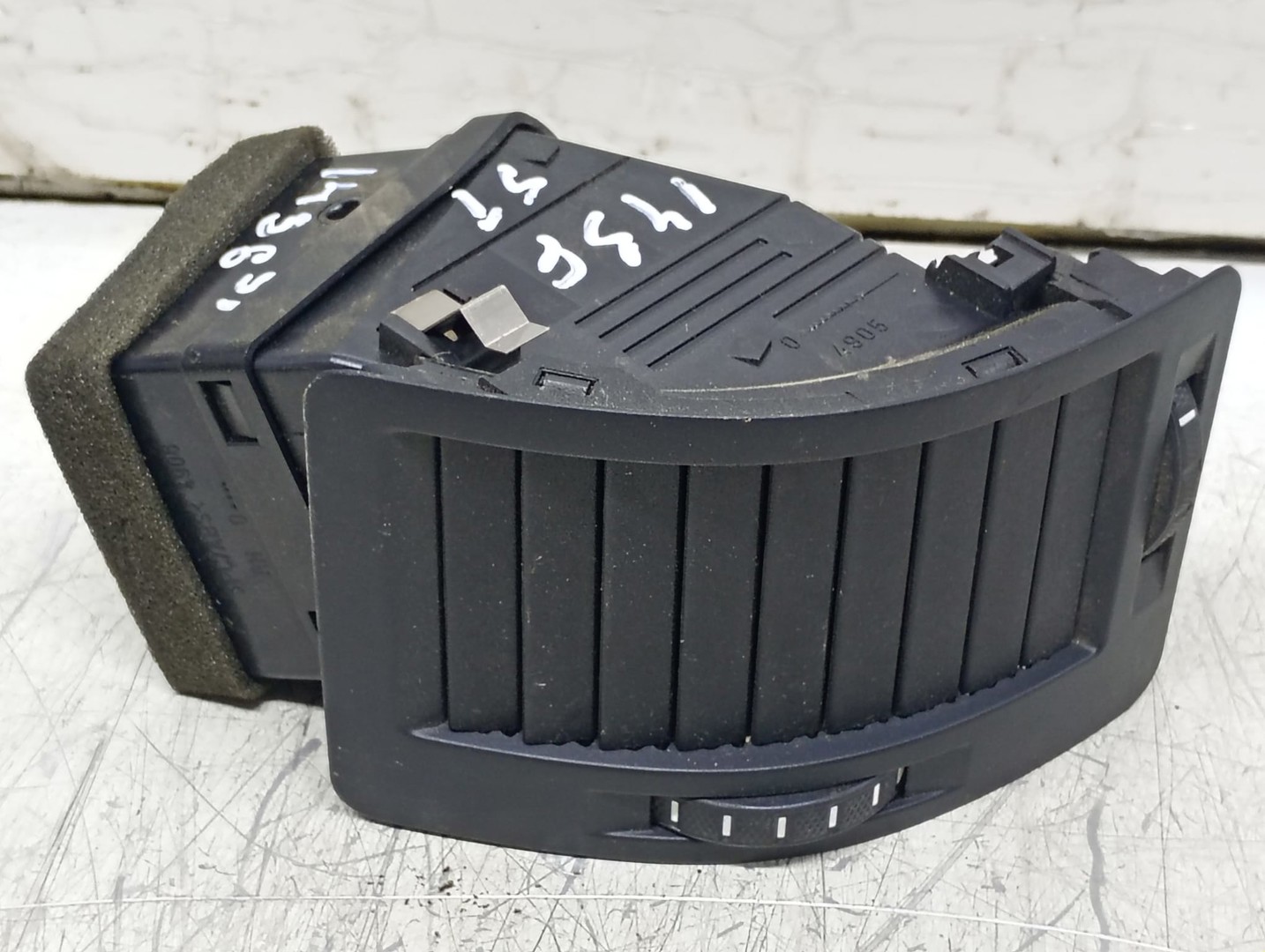 Grila ventilatie 1Z0819702 Skoda Octavia 2 (facelift) (2008 - 2013)