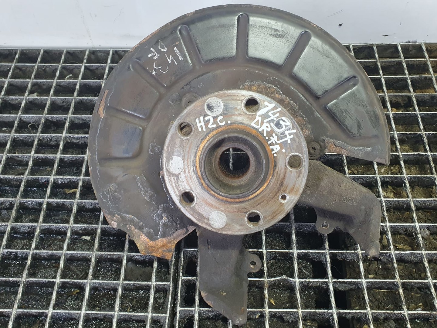 Fuzeta dreapta fata Volkswagen Golf 6 (2008 - 2015)