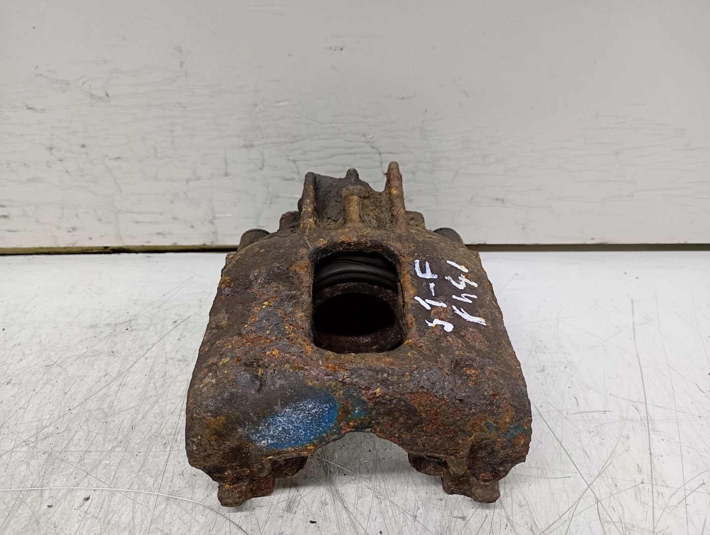 Etrier stanga fata Ford Focus 1 (1999 - 2004)