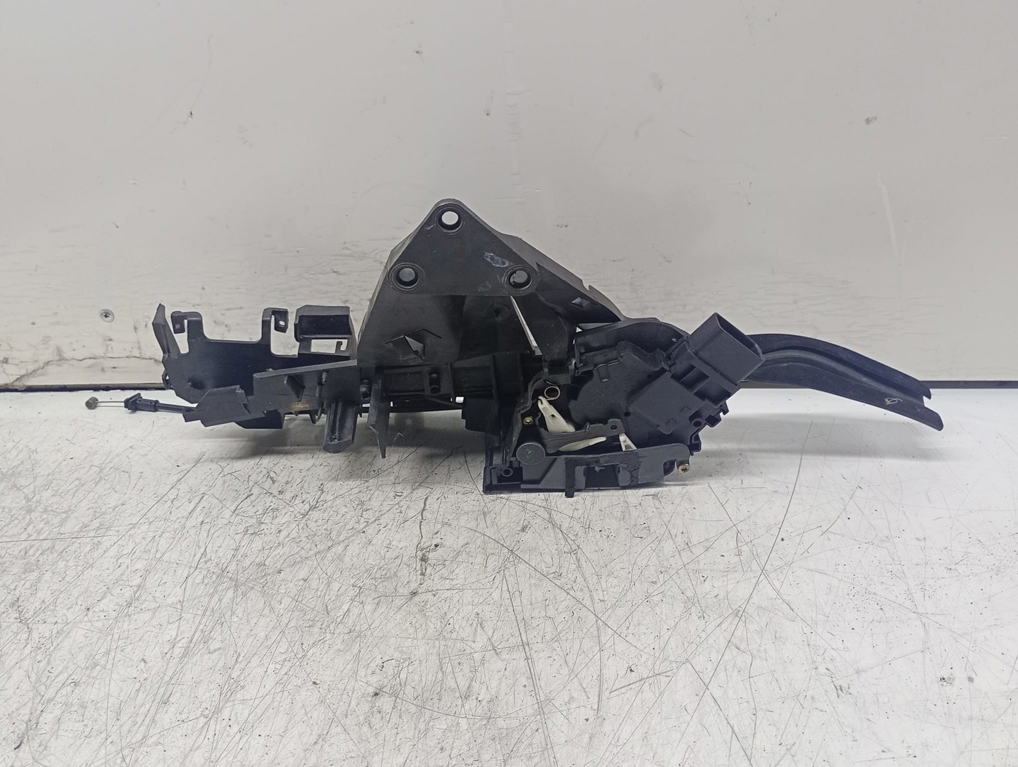 Broasca stanga fata 24000000013 Ford Focus 2 (2004 - 2008)