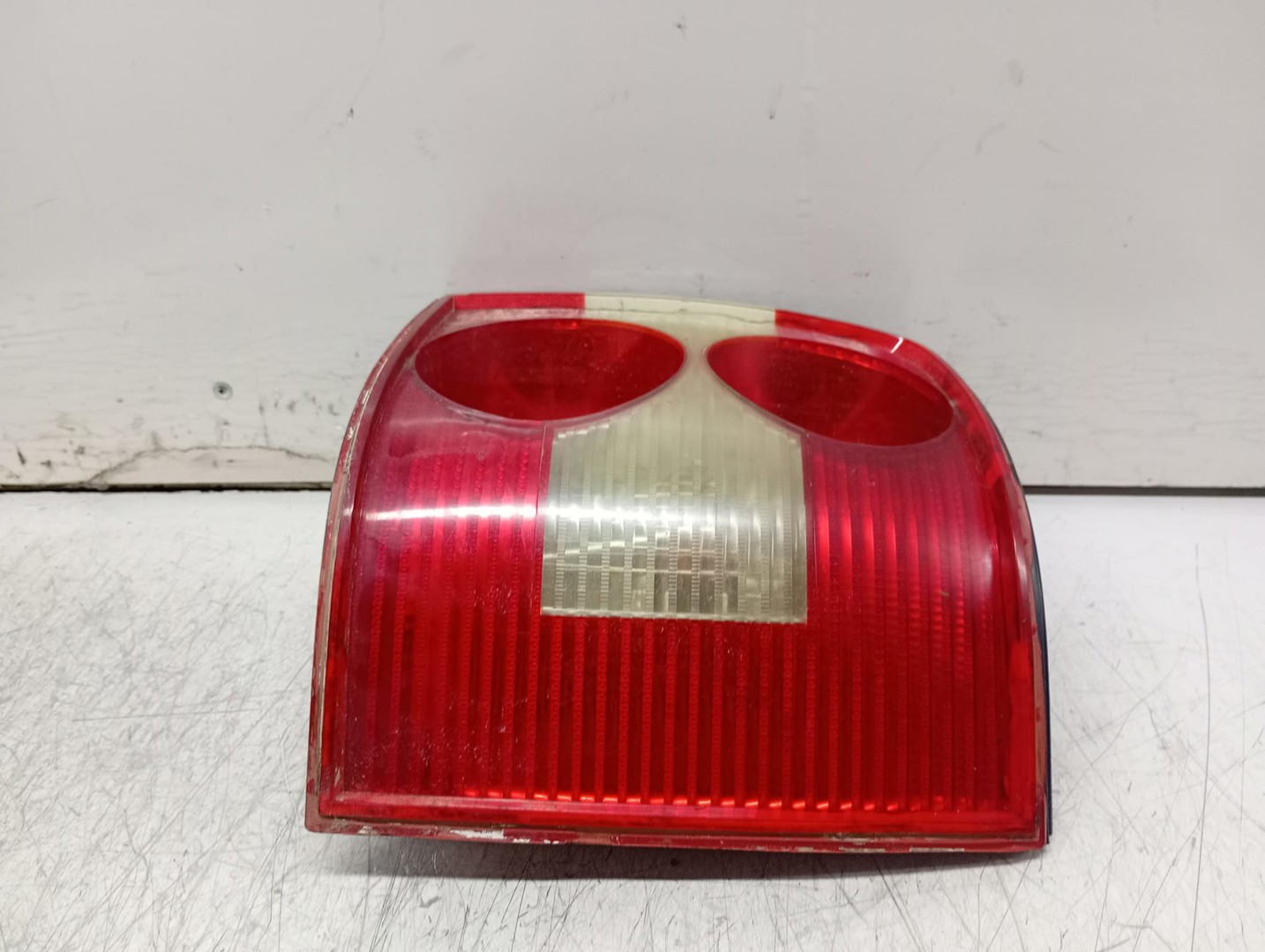 Stop dreapta 3B9945096AA Volkswagen Passat B5.5 (facelift) (2000 - 2005)