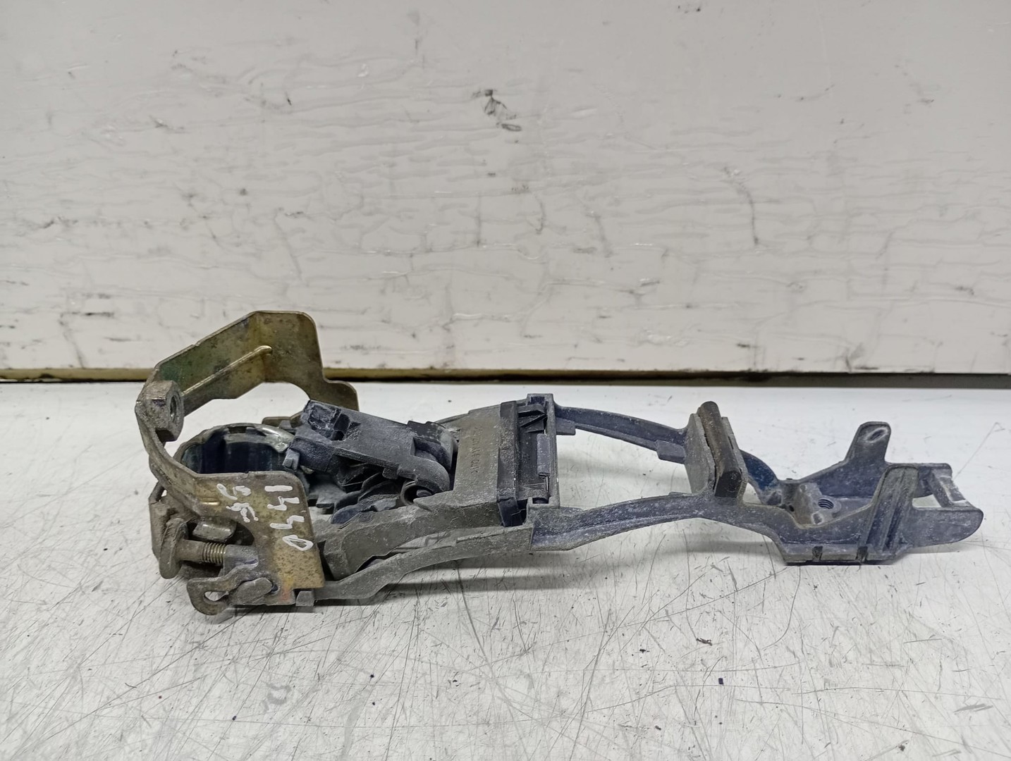 Suport maner exterior Stanga fata Volkswagen Passat B5.5 (facelift) (2000 - 2005)