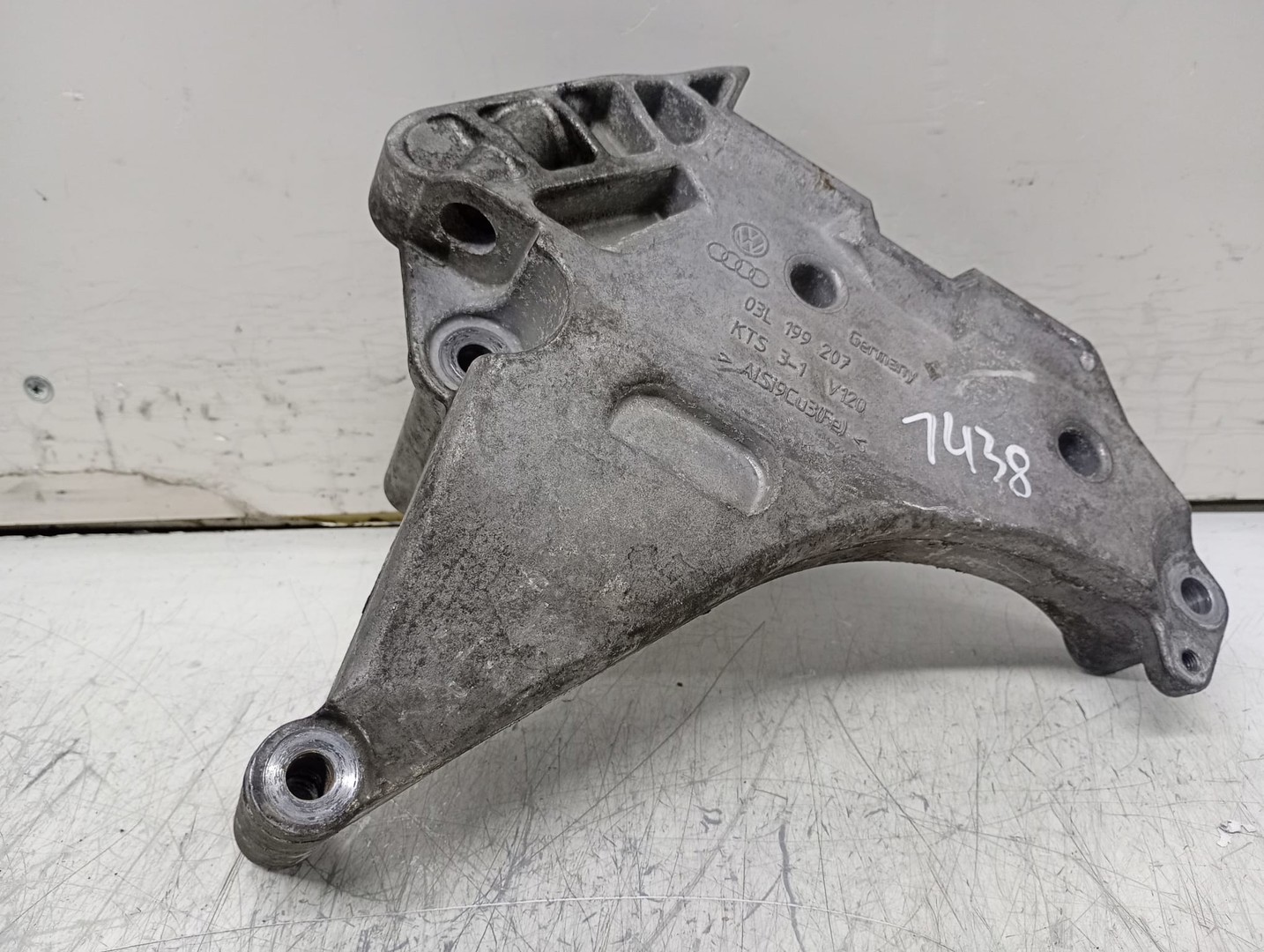 Suport motor 03L199207 Volkswagen Passat B6 (2005 - 2010)