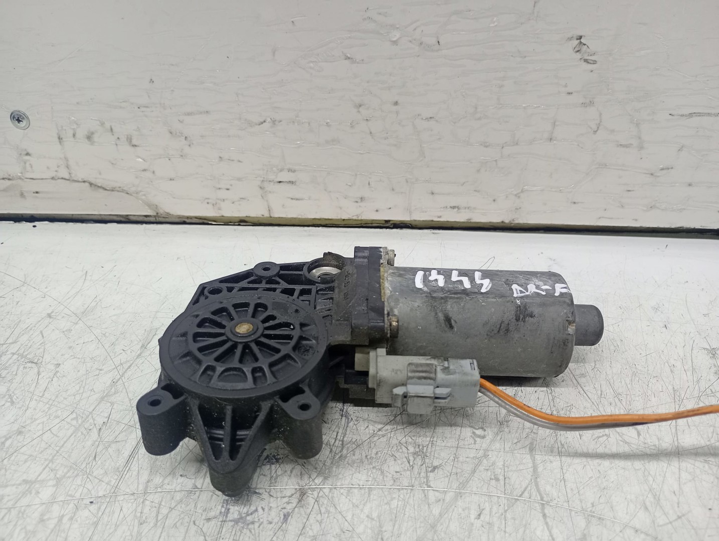Motoras geam dreapta fata Volkswagen Passat B6 (2005 - 2010)