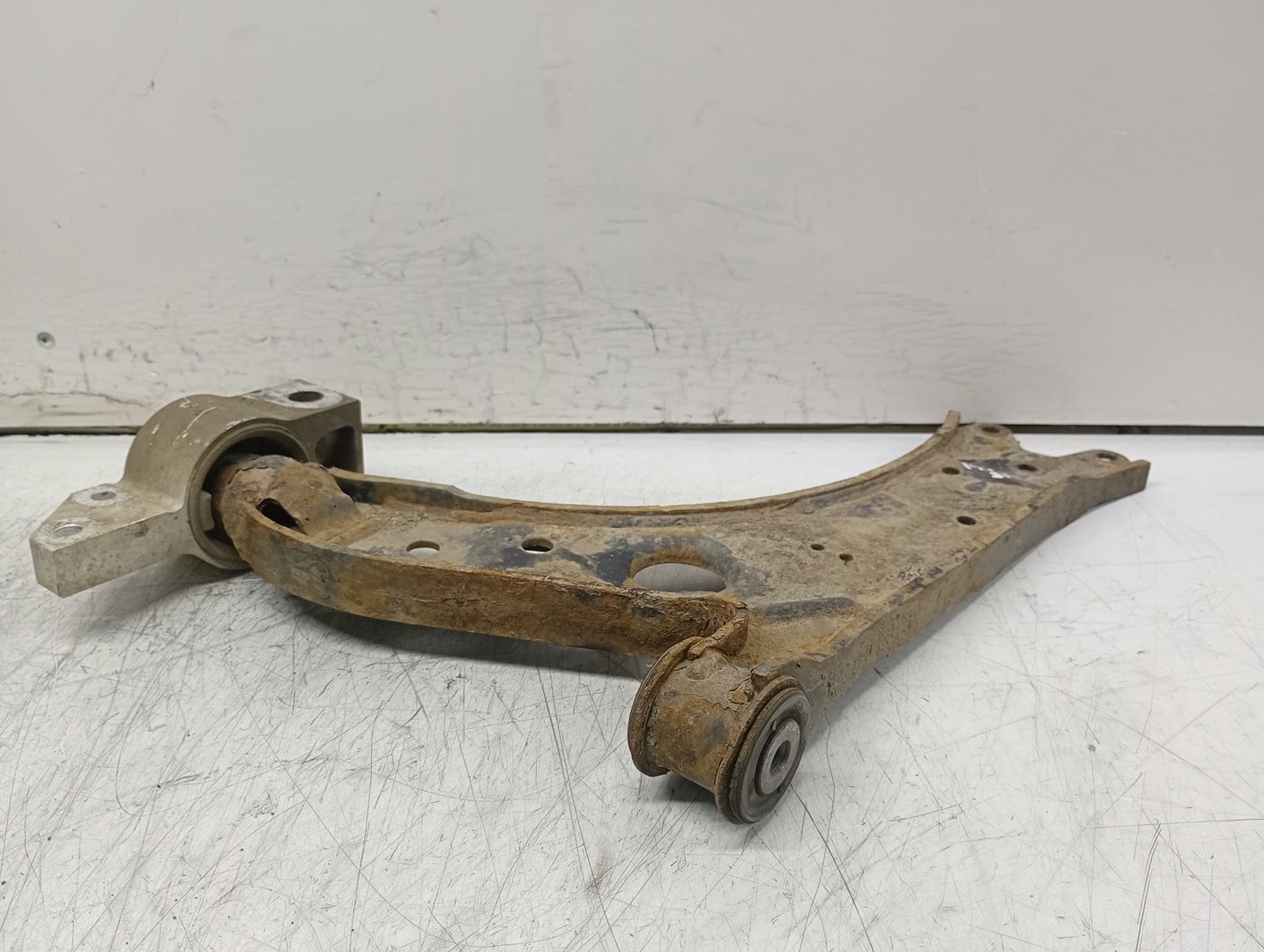 Brat suspensie stanga fata Volkswagen Golf 6 (2008 - 2015)
