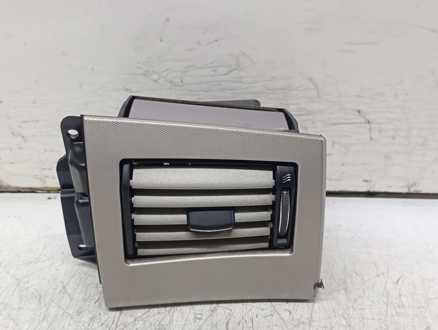 Grila ventilatie 8x2-014a23-bh Jaguar XF X250 (2007 - 2011)