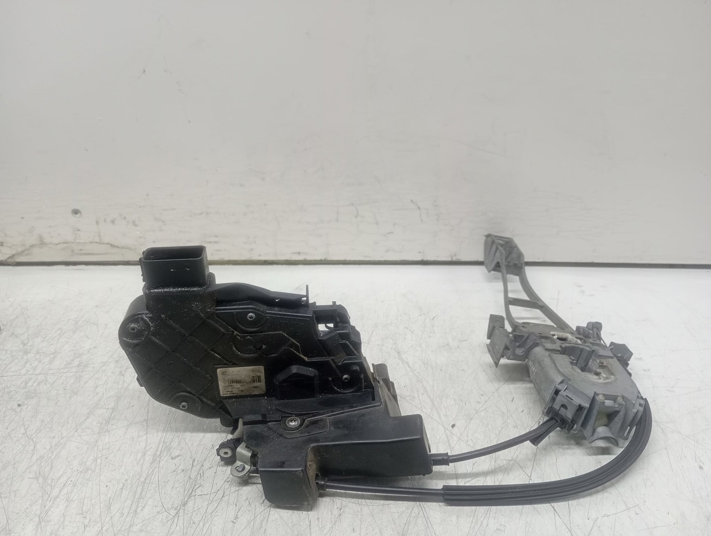 Broasca stanga fata 0-1452180-1 Jaguar XF X250 (2007 - 2011)