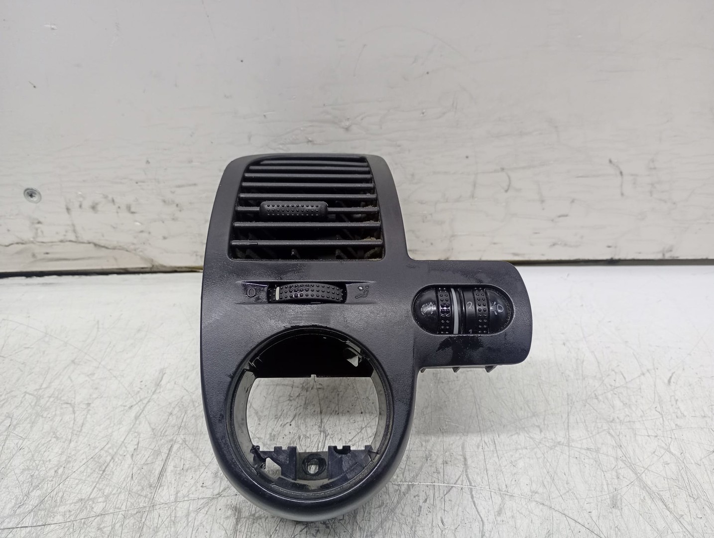 Grila ventilatie Volkswagen Polo 3 (6N) (facelift) (2000 - 2002)
