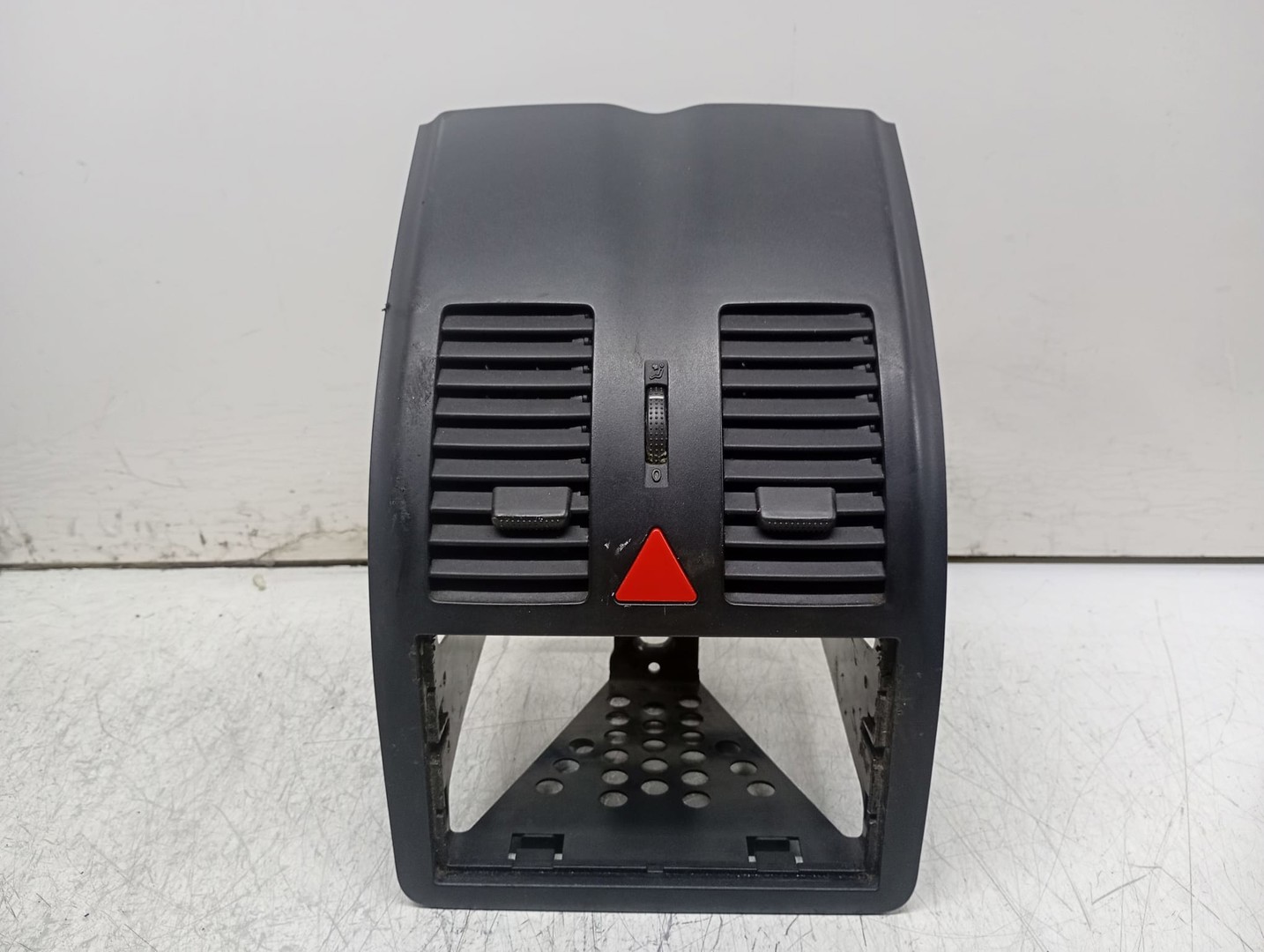 Grila ventilatie 6N08580690 Volkswagen Polo 3 (6N) (facelift) (2000 - 2002)
