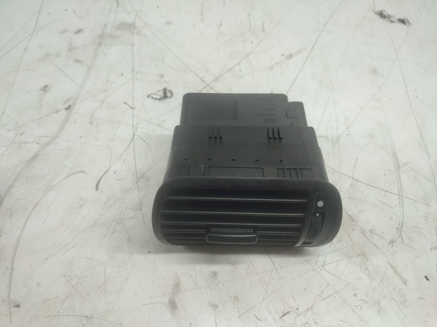 Grila ventilatie bord 8L0820901 Seat Leon 1 (1M) (1999 - 2005)