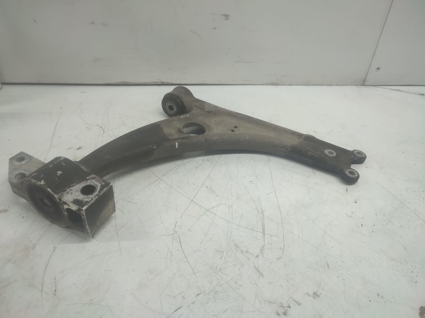 Brat suspensie fata 3c0407153B Volkswagen Passat B6 (2005 - 2010)