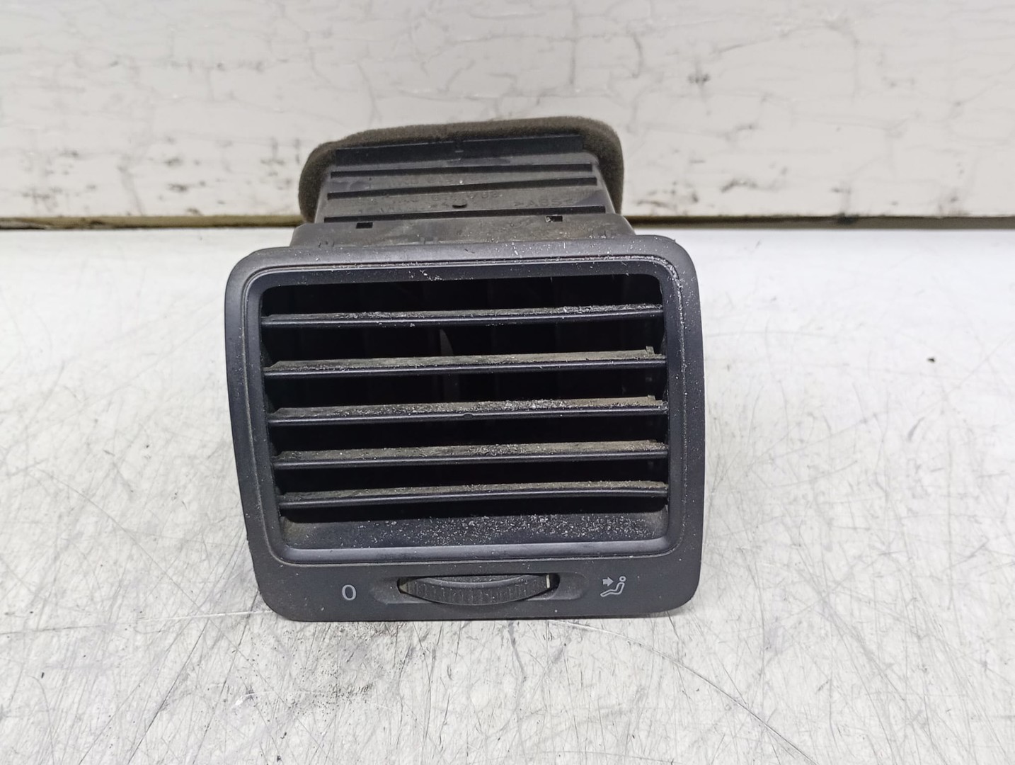 Grila ventilatie 1k0819709 Volkswagen Golf 5 (2003 - 2009)